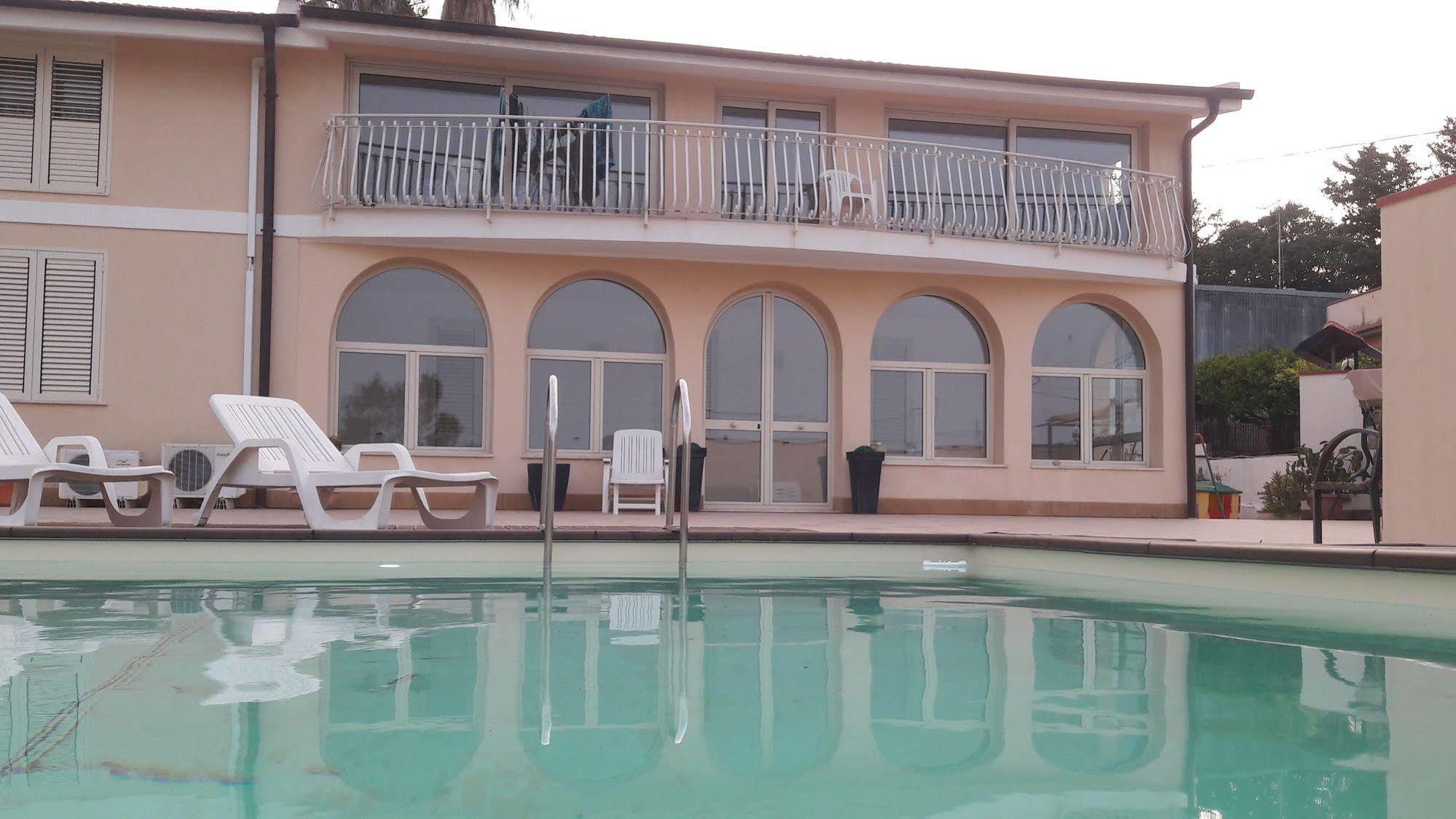 Isola Del Sole Apartman Szirakúza Kültér fotó